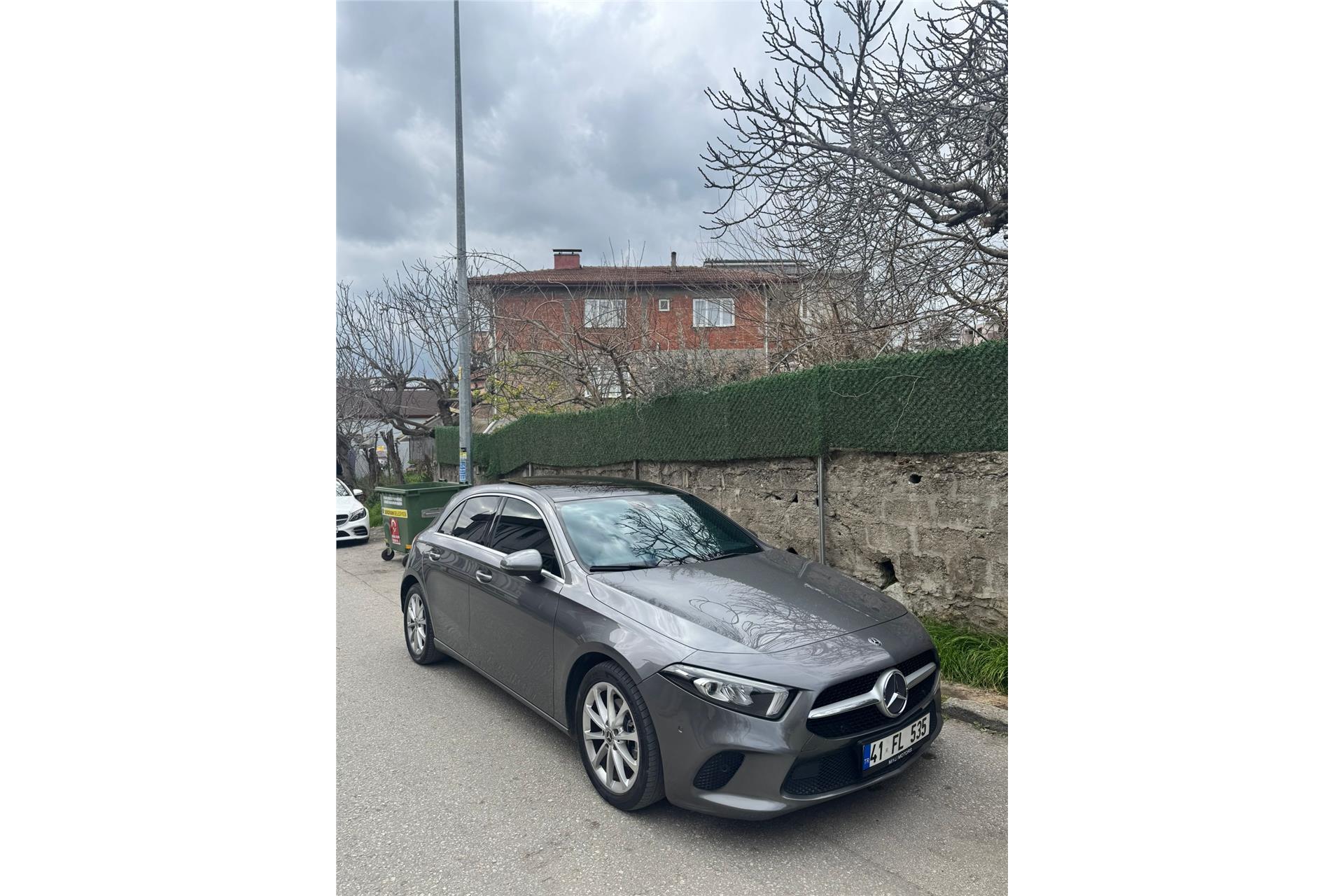 2018 Model Mercedes - Benz 180 d Progressive 180 d Progressive 180 d Progressive Otomatik 215.000 km Dizel Hatchback 5 kapı
 Binek Araç